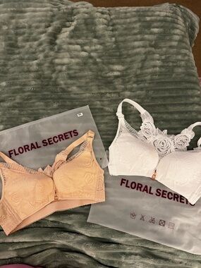 Lace Wireless Bra — White & Peach